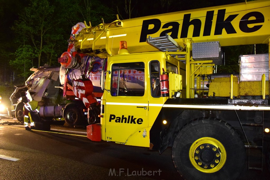 VU Gefahrgut LKW umgestuerzt A 4 Rich Koeln Hoehe AS Gummersbach P748.JPG - Miklos Laubert